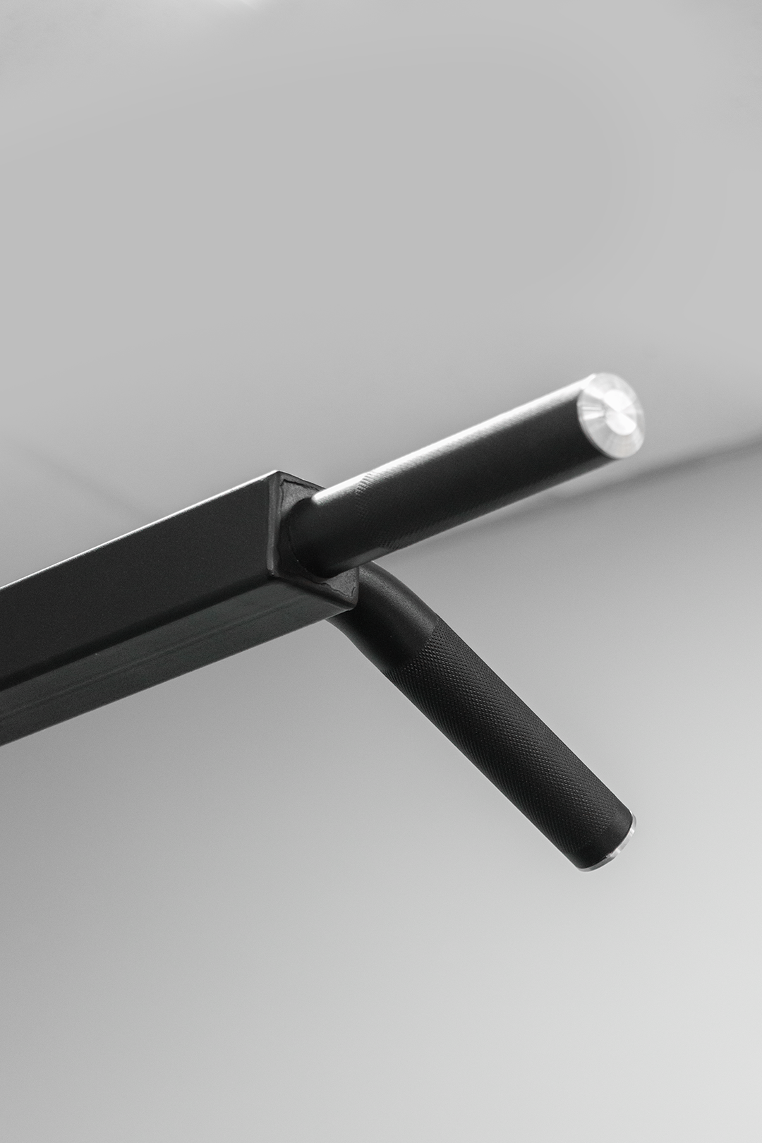 Body Iron Commercial Vertical Knee Raise / Dip / Pull Up Power Tower