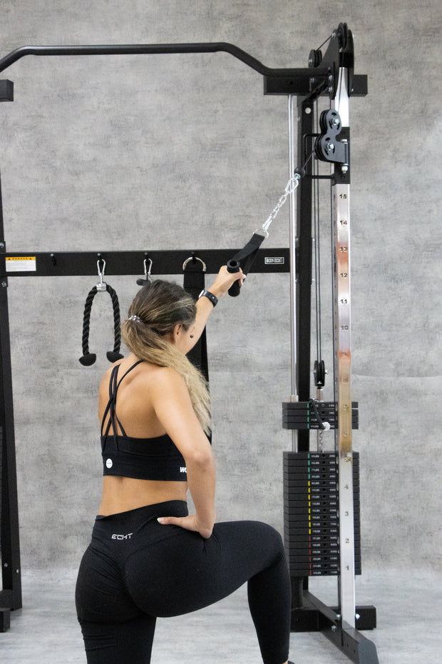 woman performing single arm cable back rows